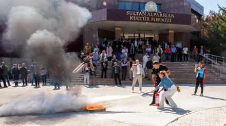 Selçuk Üniversitesi personeline yangına müdahale eğitimi verildi